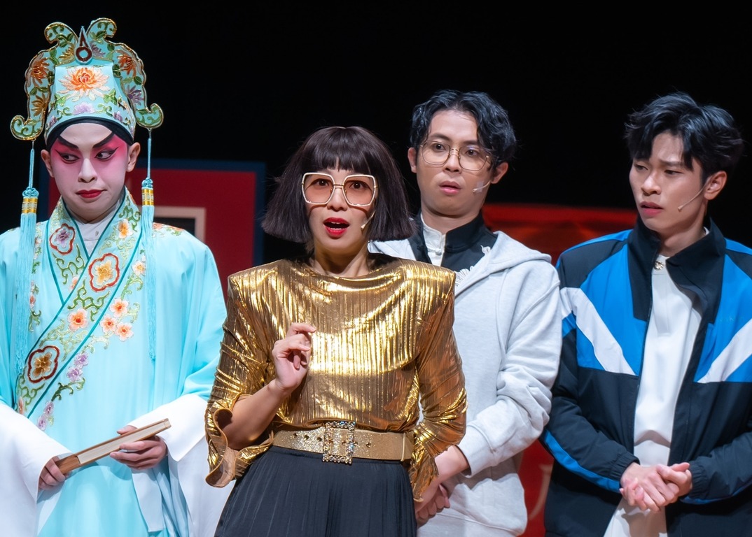 一桌兩椅慈善基金